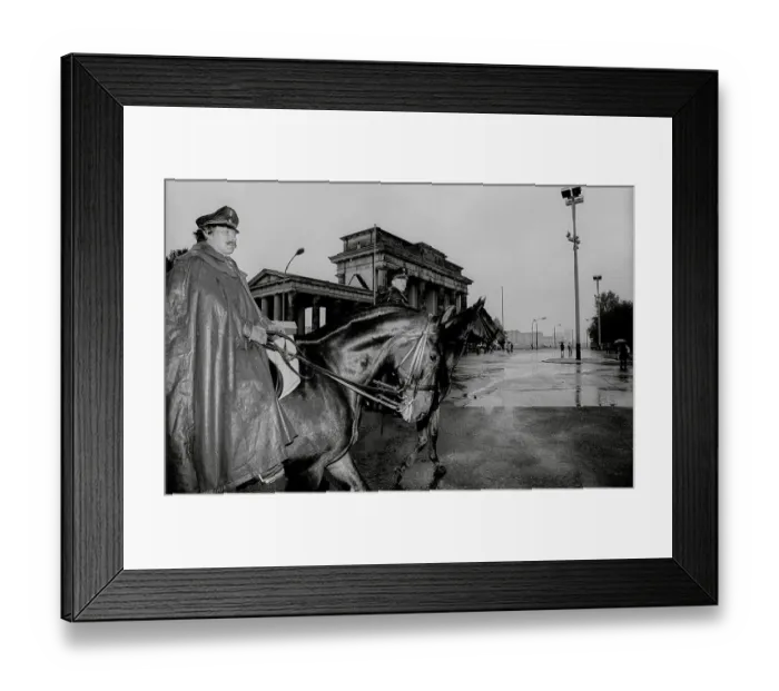 Framed Print : Germany, Berlin, 01.05.1991, Mounted police in front of the Brandenburg Tor