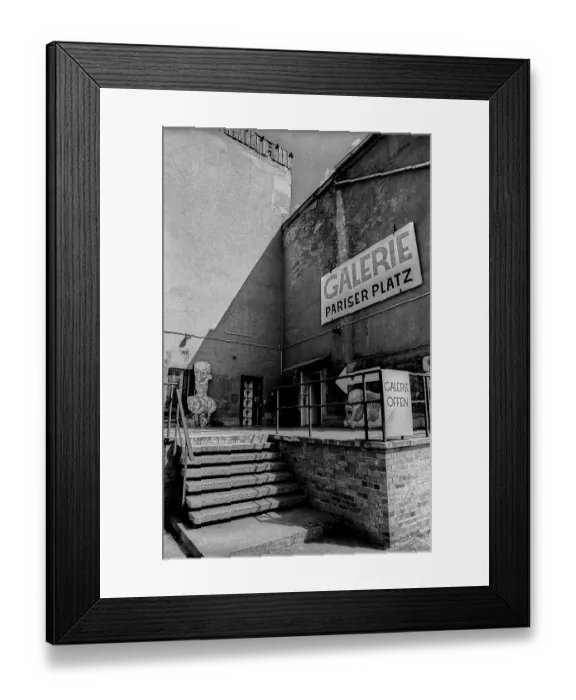 Framed Print : Germany, Berlin, 19.05.1991, Galerie am Pariser Platz Framed Print : Germany, Berlin, 19.05.1991, Galerie am Pariser Platz