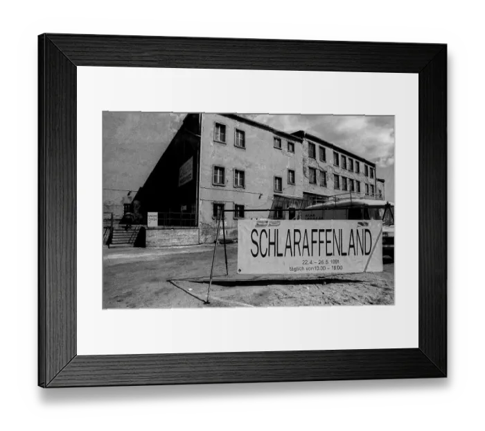 Framed Print : Germany, Berlin, 19.05.1991, Galerie am Pariser Platz