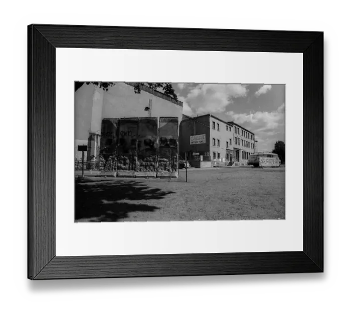 Framed Print : Germany, Berlin, 19.05.1991, Galerie am Pariser Platz