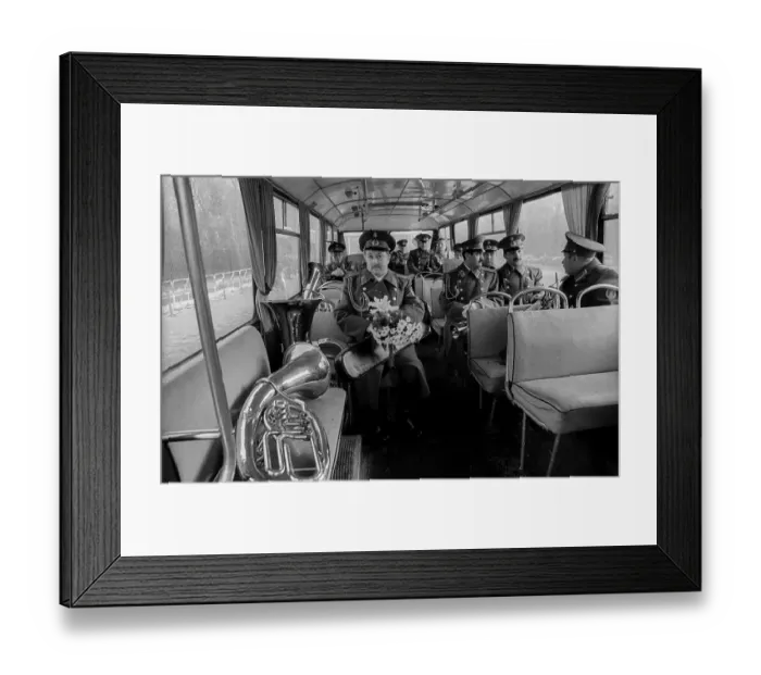Framed Print : Germany, Berlin, 22.12.1990, departure of the Soviet guard of honour from the memorial in Tiergarten