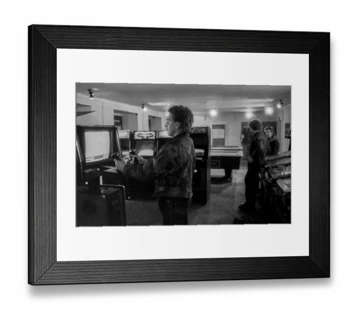 Framed Print : Germany, Berlin, 18.12.1990, gaming arcade in Wolliner Strasse