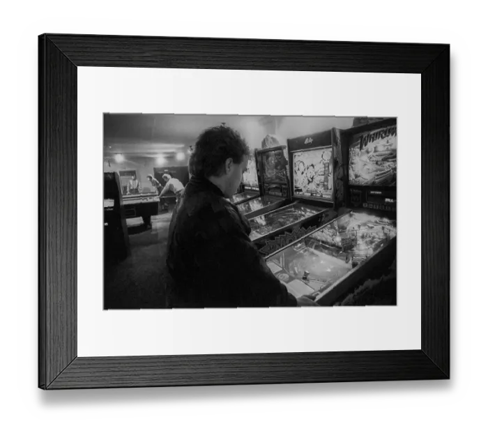 Framed Print : Germany, Berlin, 18.12.1990, gaming arcade in Wolliner Strasse