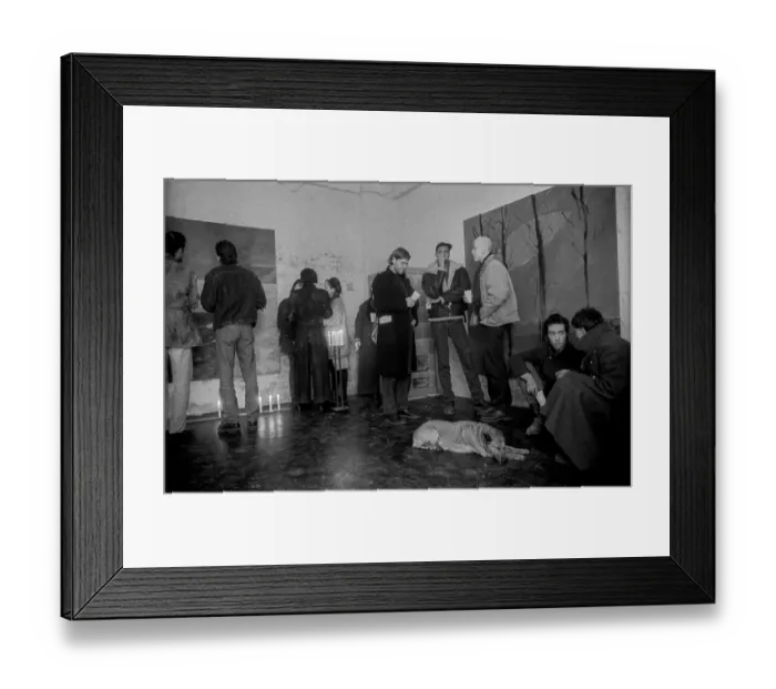 Framed Print : Germany, Berlin, 17.01.1991, Vernissage in the gallery Knaack 90