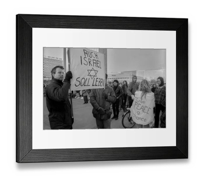 Framed Print : Germany, Berlin, 4 January 1991 Framed Print : Germany, Berlin, 4 January 1991