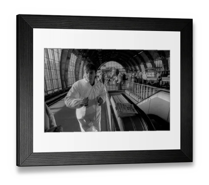 Framed Print : Germany, Berlin, 28.01.1991, the courier is sold Framed Print : Germany, Berlin, 28.01.1991, the courier is sold