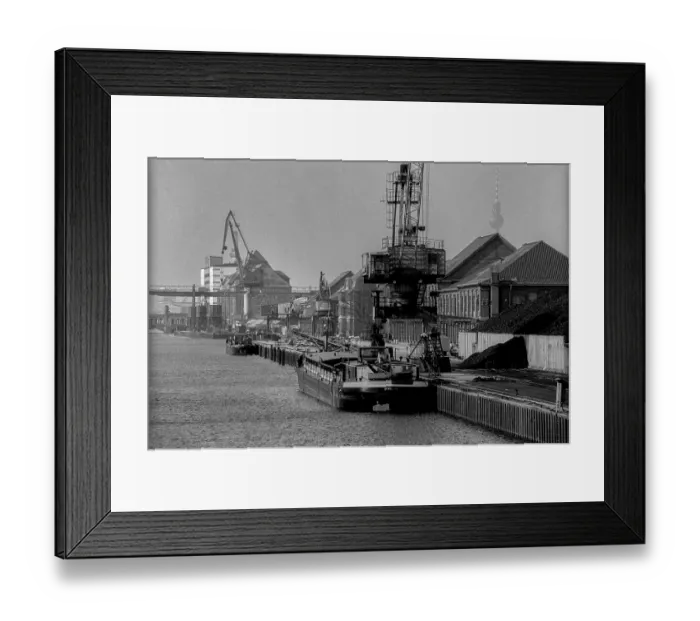 Framed Print : Germany, Berlin, 25.2.1991, View over the Spree to the eastern harbour