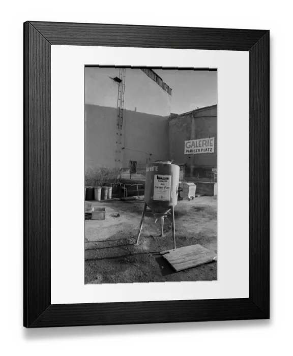 Framed Print : Germany, Berlin, 13.01.1991, Galerie am Pariser Platz