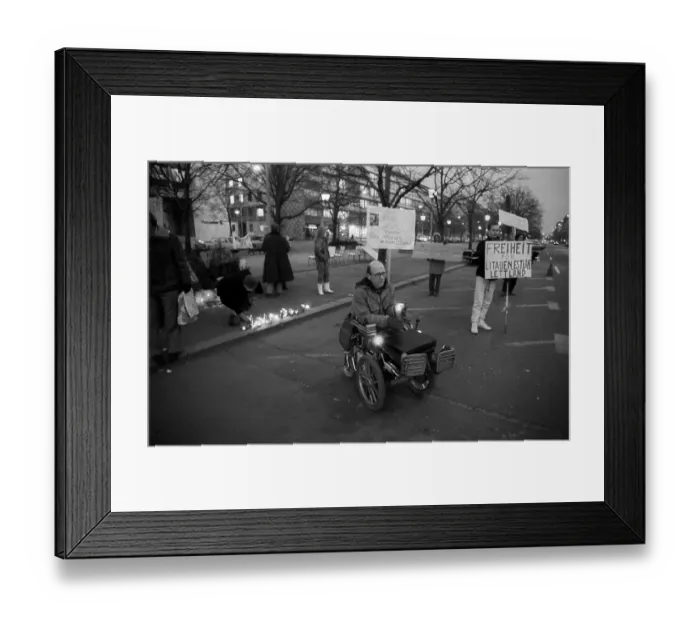 Framed Print : Germany, Berlin, 13 January 1991 Framed Print : Germany, Berlin, 13 January 1991