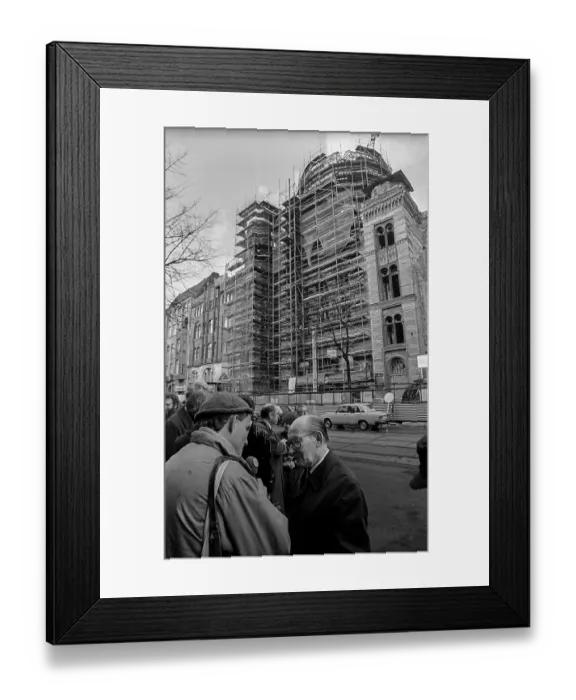 Framed Print : Germany, Berlin, 29 October 1990 Framed Print : Germany, Berlin, 29 October 1990