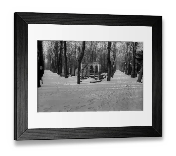 Framed Print : GDR, Berlin, 03.02.1987, Jewish cemetery Weissensee