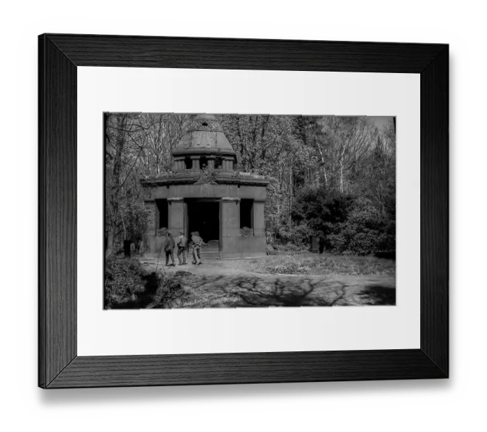 Framed Print : GDR, Berlin, 27.04.1987, Jewish cemetery Weissensee Framed Print : GDR, Berlin, 27.04.1987, Jewish cemetery Weissensee