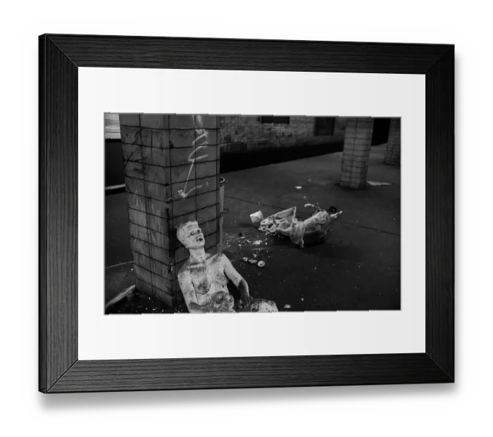 Framed Print : GDR, Berlin, 17 June 1990, Oranienburger Strasse S-Bahn station