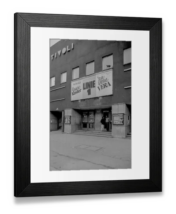 Framed Print : GDR, Berlin, 08.06.1990, Tivoli cinema