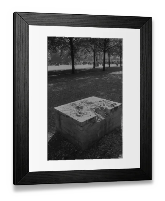 Framed Print : GDR, Berlin, 30.04.1990, Memorial pedestal in the Lustgarten