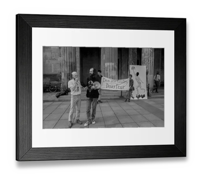 Framed Print : GDR, Berlin, 15.5.1990, Neue Wache