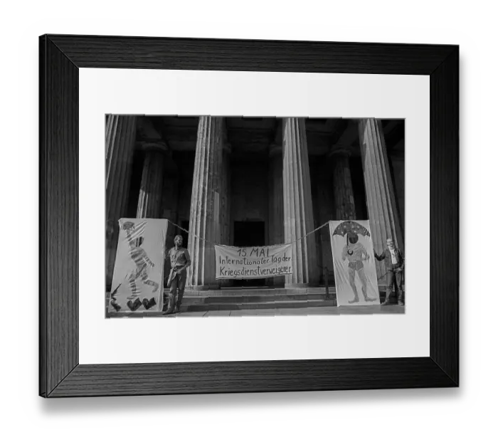 Framed Print : GDR, Berlin, 15.5.1990, Neue Wache Framed Print : GDR, Berlin, 15.5.1990, Neue Wache