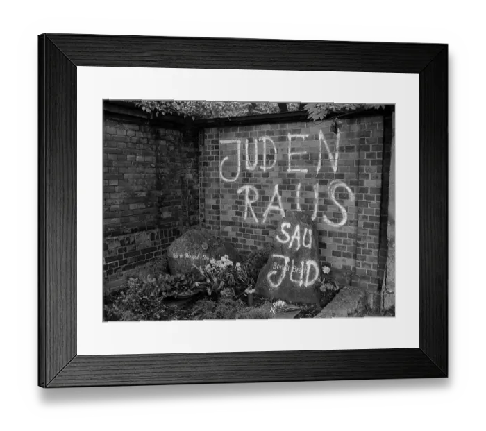 Framed Print : GDR, Berlin, 12 May 1990, demonstration /  rally against desecration of Brecht's grave