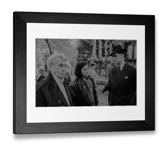 Framed Print : GDR, Berlin, 12.05.1990, demonstration /  rally against the desecration of Brecht's grave
