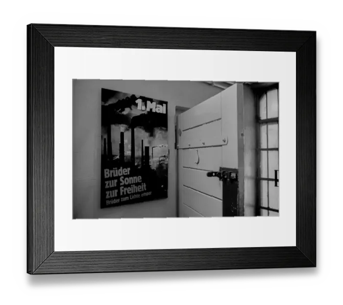 Framed Print : GDR, Potsdam, 13.05.1990, Linden Hotel