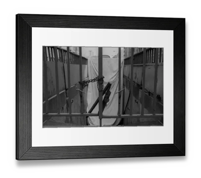 Framed Print : GDR, Berlin, 24 May 1990, Repair work at Oranienburger Tor underground station