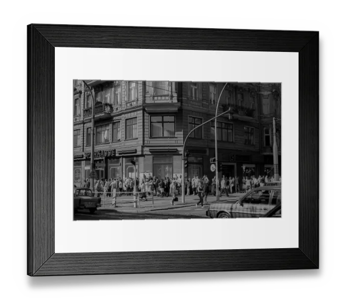 Framed Print : GDR, Berlin, 25 May 1990, queuing for applications for monetary union