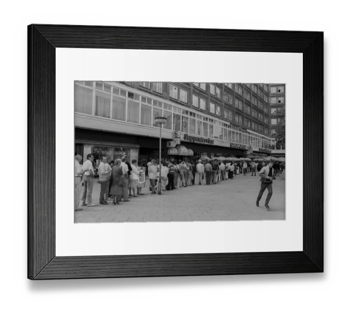 Framed Print : GDR, Berlin, 25 May 1990, queuing for applications for the monetary union