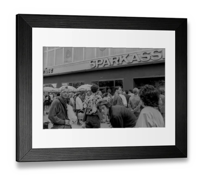 Framed Print : GDR, Berlin, 25 May 1990, queuing for applications for the monetary union Framed Print : GDR, Berlin, 25 May 1990, queuing for applications for the monetary union