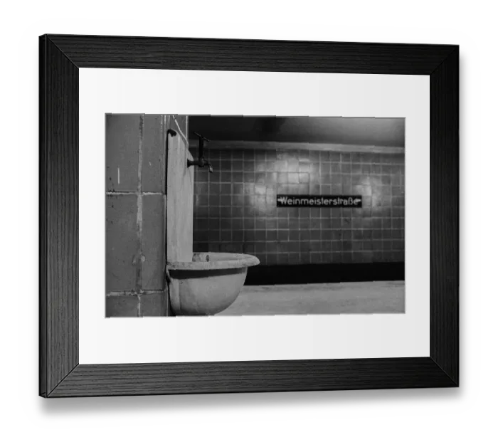 Framed Print : GDR, Berlin, 29 May 1990, underground station Weinmeisterstrasse (U8) Framed Print : GDR, Berlin, 29 May 1990, underground station Weinmeisterstrasse (U8)