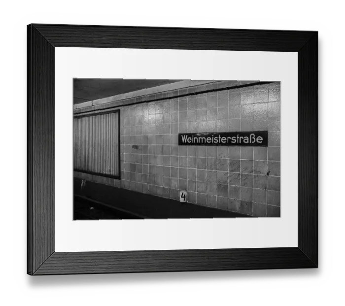 Framed Print : GDR, Berlin, 29 May 1990, Weinmeisterstrasse underground station (U8)