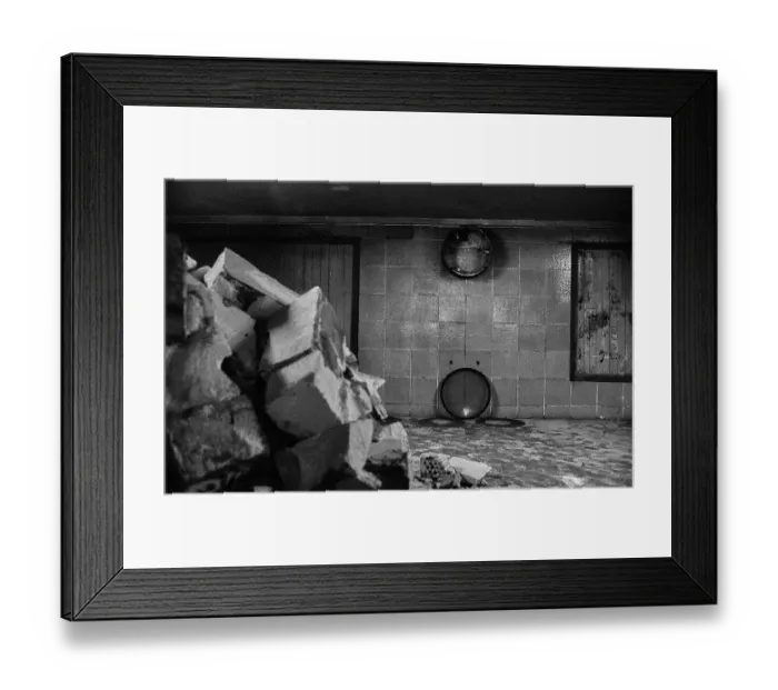 Framed Print : GDR, Berlin, 29 May 1990 ~~, Weinmeisterstrasse underground station (U8)
