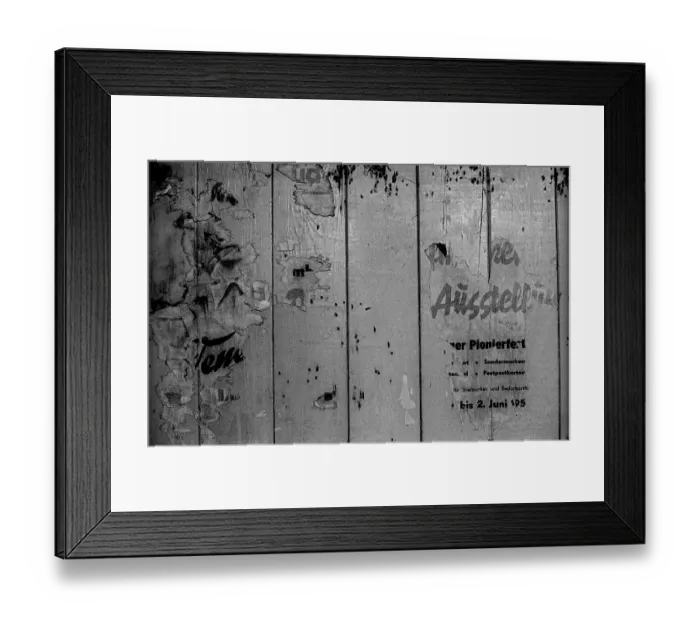 Framed Print : GDR, Berlin, 29 May 1990, Weinmeisterstrasse underground station (U8)
