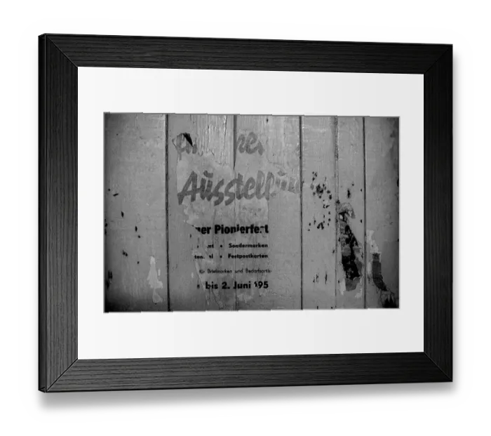 Framed Print : GDR, Berlin, 29 May 1990, Weinmeisterstrasse underground station (U8)