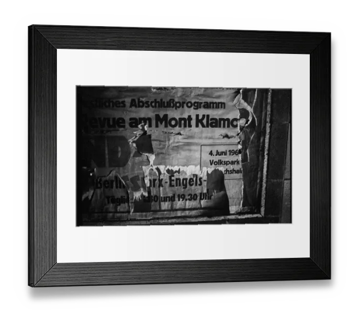 Framed Print : GDR, Berlin, 29 May 1990, Stadtmitte underground station (now U6)