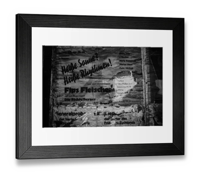 Framed Print : GDR, Berlin, 29 May 1990, Stadtmitte underground station (now U6)