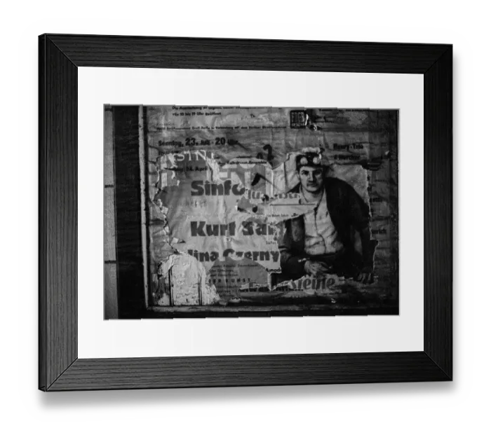 Framed Print : GDR, Berlin, 29 May 1990, Stadtmitte underground station (now U6) Framed Print : GDR, Berlin, 29 May 1990, Stadtmitte underground station (now U6)