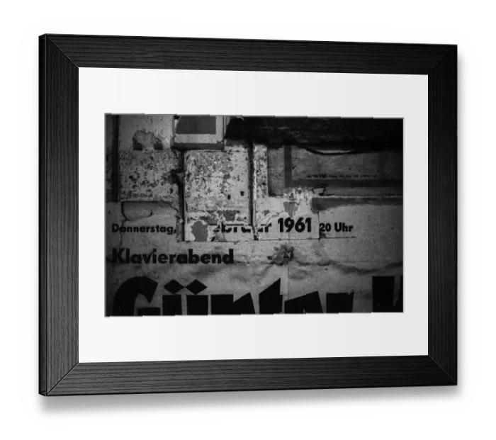 Framed Print : GDR, Berlin, 29 May 1990, Stadtmitte underground station (now U6) Framed Print : GDR, Berlin, 29 May 1990, Stadtmitte underground station (now U6)