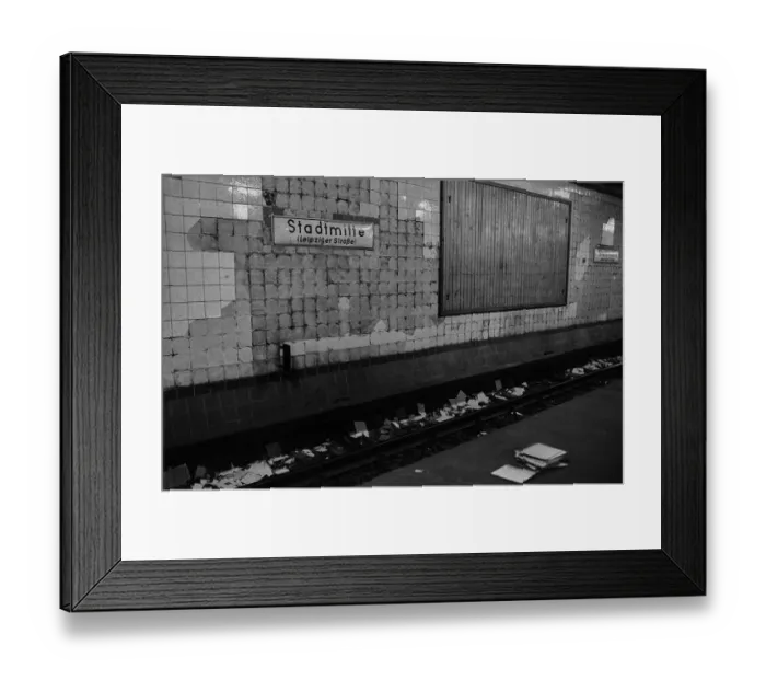 Framed Print : GDR, Berlin, 29 May 1990, Stadtmitte underground station (now U6) Framed Print : GDR, Berlin, 29 May 1990, Stadtmitte underground station (now U6)