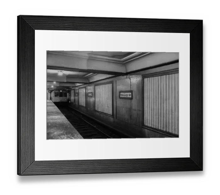 Framed Print : GDR, Berlin, 29 May 1990, Oranienburger Tor underground station (U6)