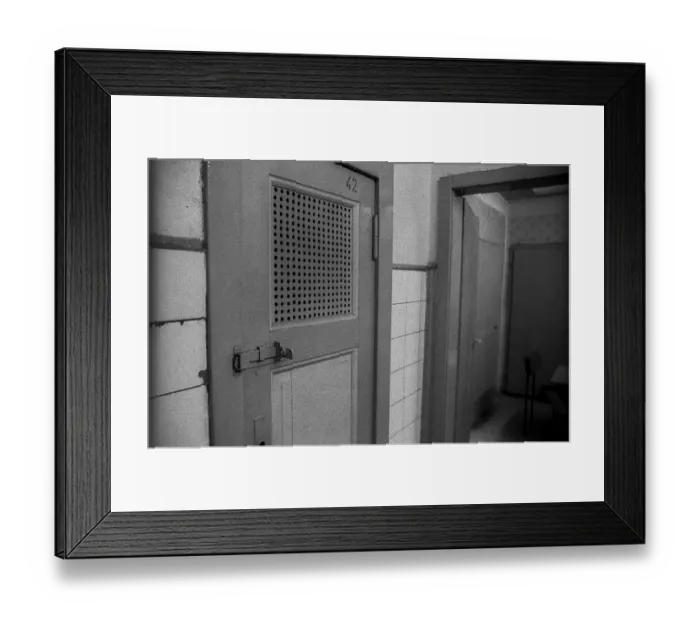 Framed Print : GDR, Berlin, 29 May 1990, Oranienburger Tor underground station (U6)