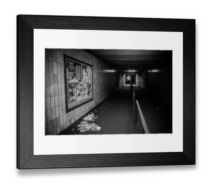 Framed Print : GDR, Berlin, 29 May 1990, Stadtmitte underground station (U6)