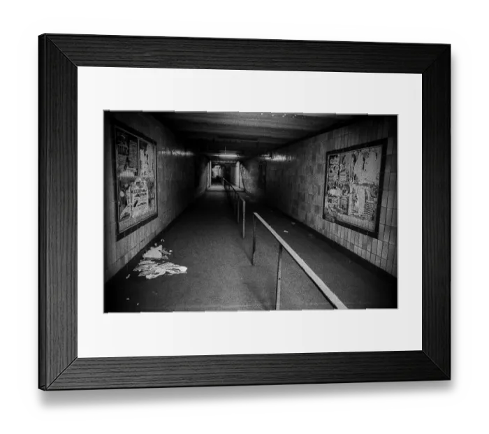 Framed Print : GDR, Berlin, 29 May 1990, Stadtmitte underground station (U6)