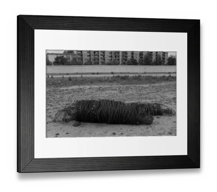 Framed Print : GDR, Berlin, 07.06.1990, Border guards at Nordbahnhof