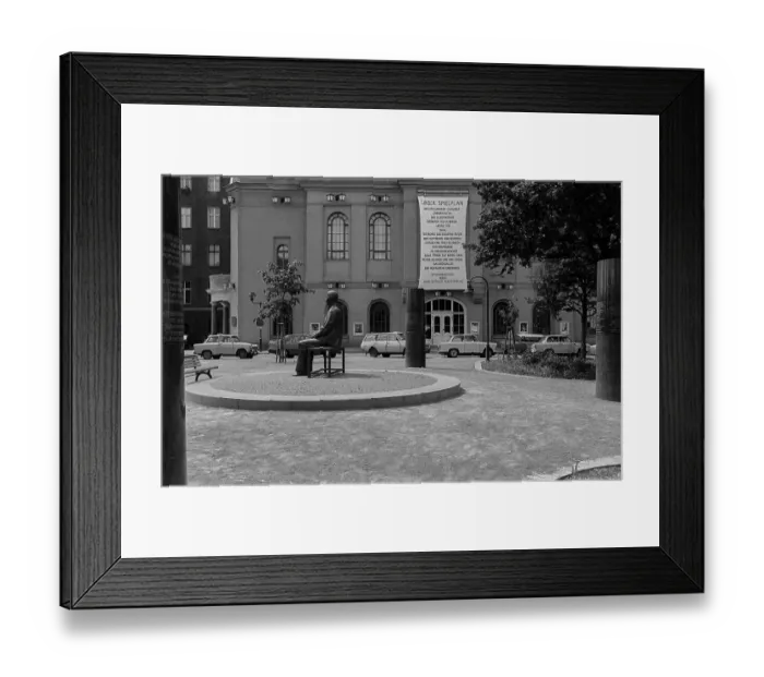 Framed Print : GDR, Berlin, 08.06.1990, Berliner Ensemble (BE) Framed Print : GDR, Berlin, 08.06.1990, Berliner Ensemble (BE)