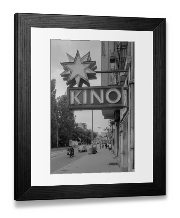 Framed Print : GDR, Berlin, 08.06.1990, Kino Blauer Stern