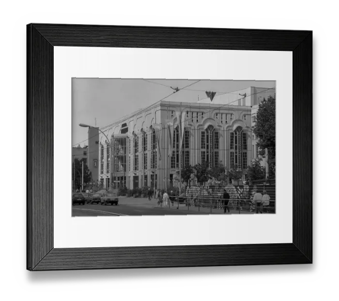 Framed Print : GDR, Berlin, 08.06.1990, Friedrichstadtpalast