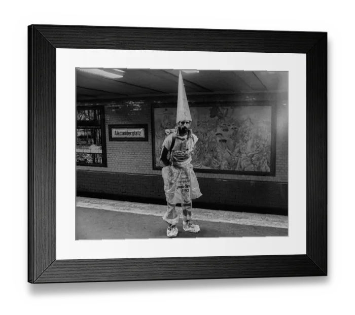 Framed Print : GDR, Berlin, 29.06.1990, Vernissage of the Umweltgalerie