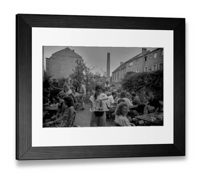Framed Print : Germany, Dresden, 22.06.1991, in the backyard of a pub Framed Print : Germany, Dresden, 22.06.1991, in the backyard of a pub