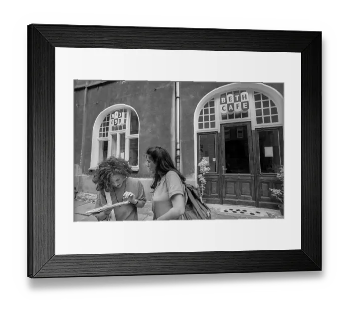 Framed Print : Germany, Berlin, 18.07.1991, Tourists in front of Beth Cafe Framed Print : Germany, Berlin, 18.07.1991, Tourists in front of Beth Cafe