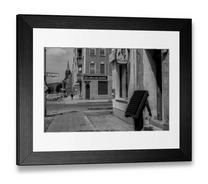 Framed Print : Germany, Berlin, 27.07.1991, Stargarder Strasse  /  corner of Lychener Strasse